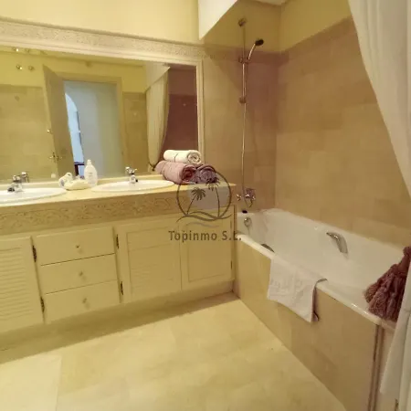 Great Marina View 2 Bedroom Island Complex In Puerto Marina Бенальмадена